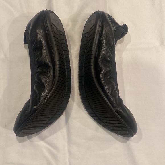 Women’s Bass ballet flats.  Black size 6 1/2. - Picture 3 of 4